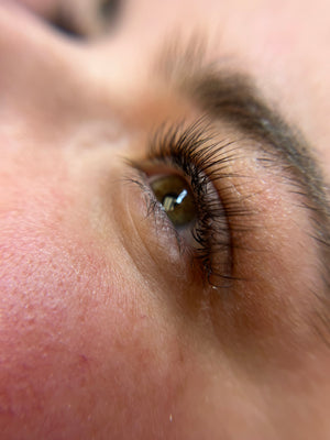 Lash Extensions | Are Lash Extensions Right For You?